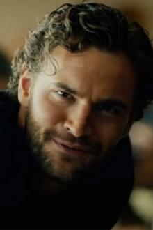 Tom Bateman