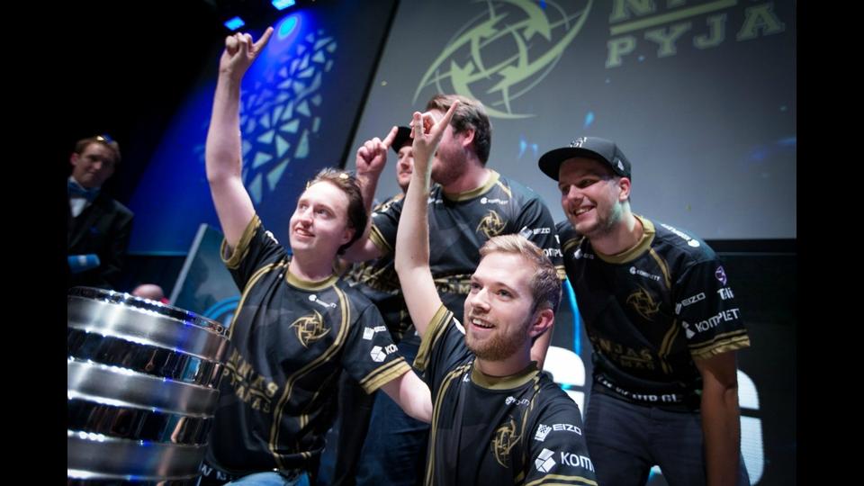 Scène nummer 2 van de film eSports: ESL One Cologne 2015 Counter-Strike